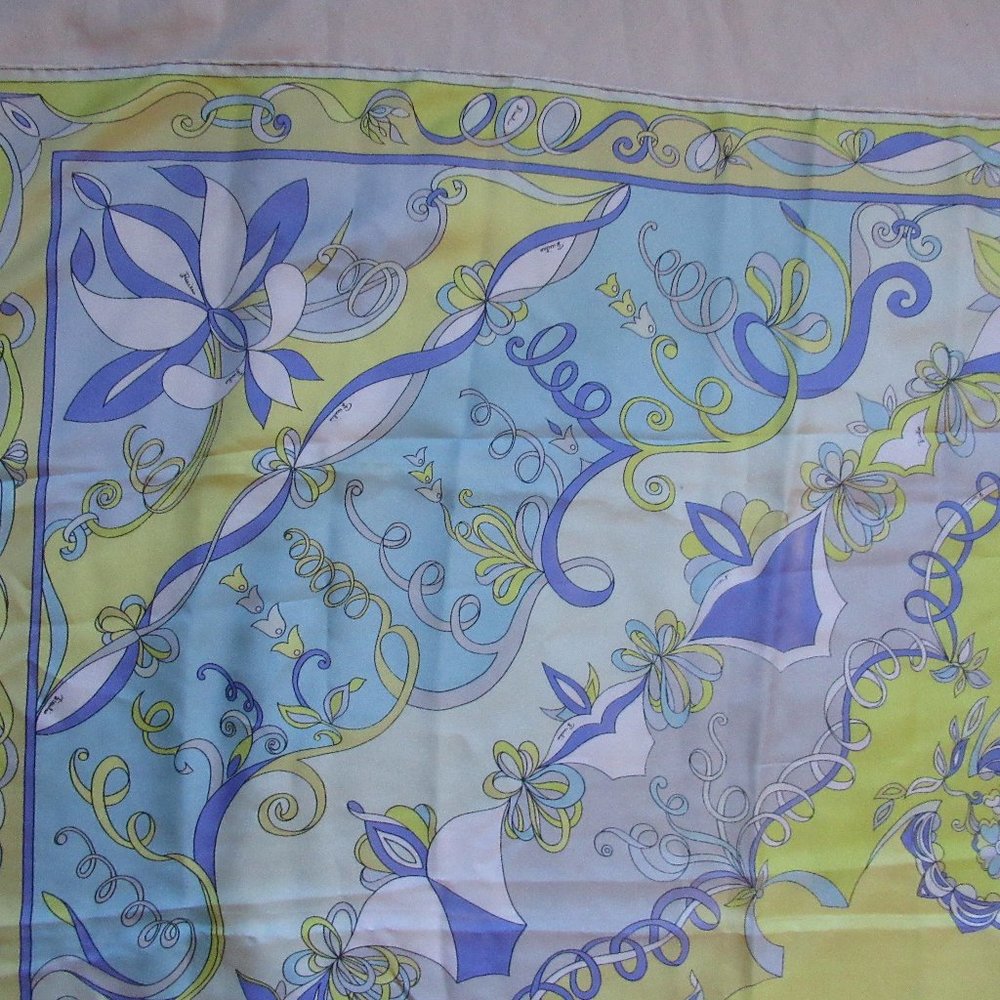 Fuilis Women's Scarf. 100% Silk
